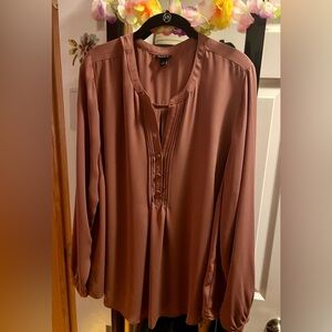 Coral blouse with adjustable wrists (buttons)